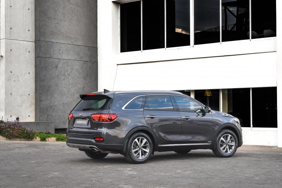 Kia Sorento (UM) 2018 года  (ZA) (фото 17 из 40)